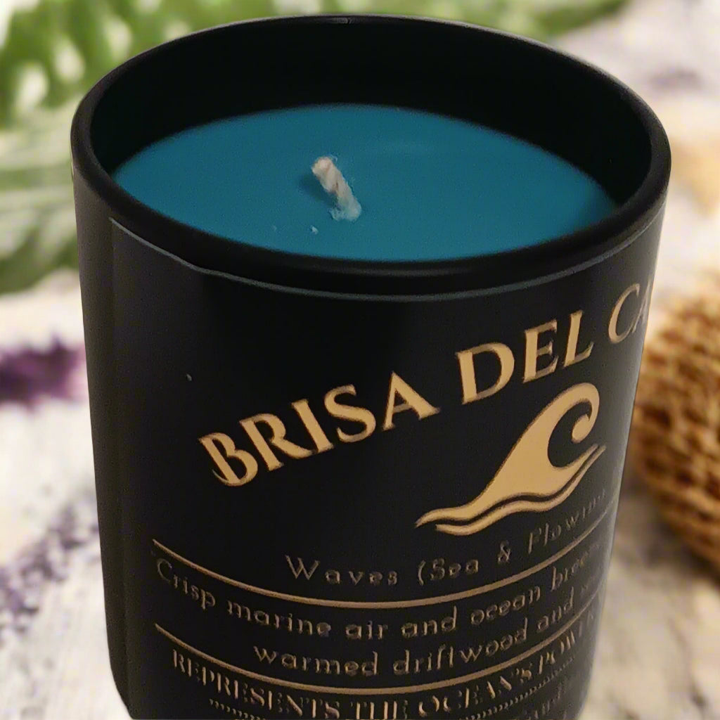 brisa-del-caribe-ocean-breeze-candle close up of wick and blue wax