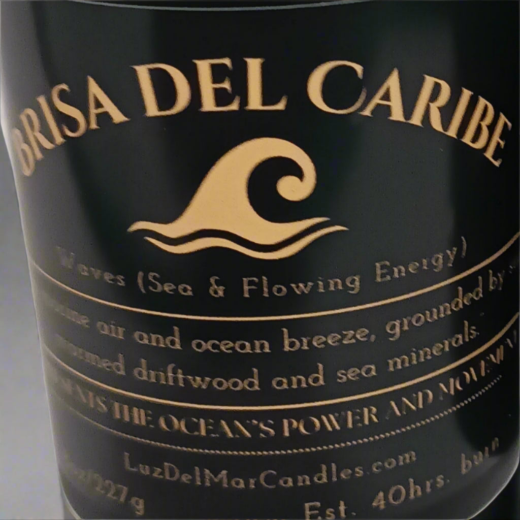brisa-del-caribe-ocean-breeze-candle close up of wave icon, symbol of the sea and flowing energy
