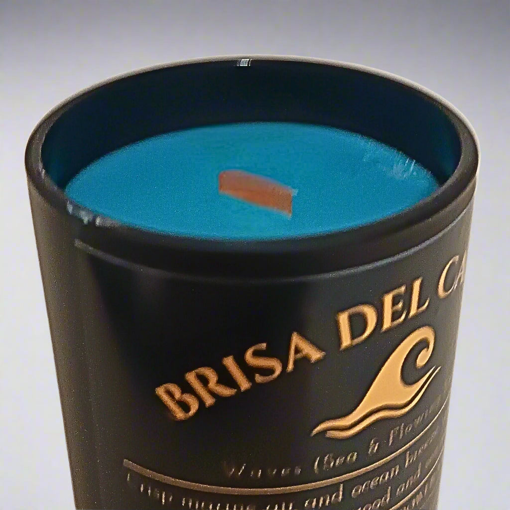 brisa-del-caribe-ocean-breeze-candle close up of wooden wick and blue wax